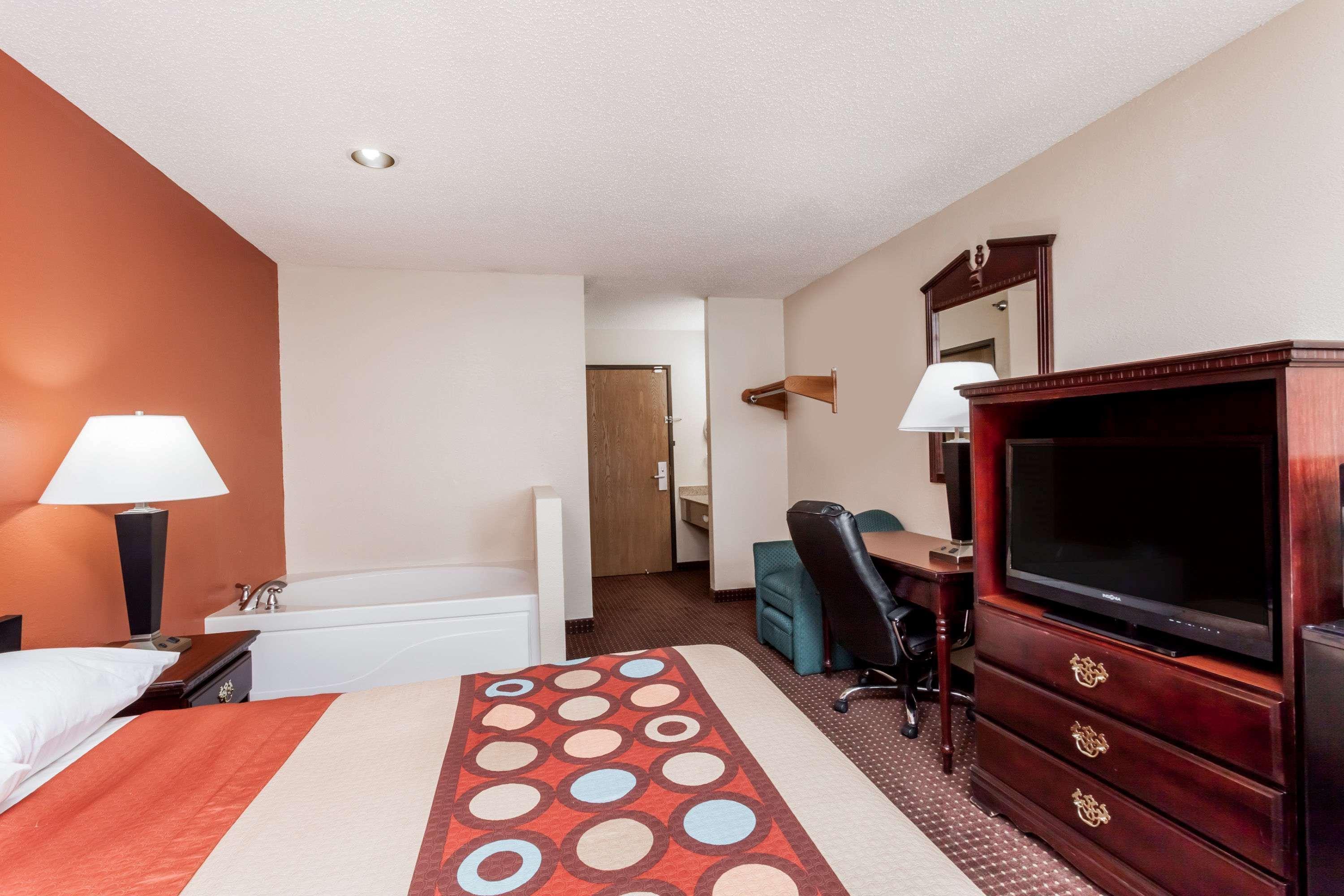 Super 8 By Wyndham Harrisburg Hotel Exterior photo