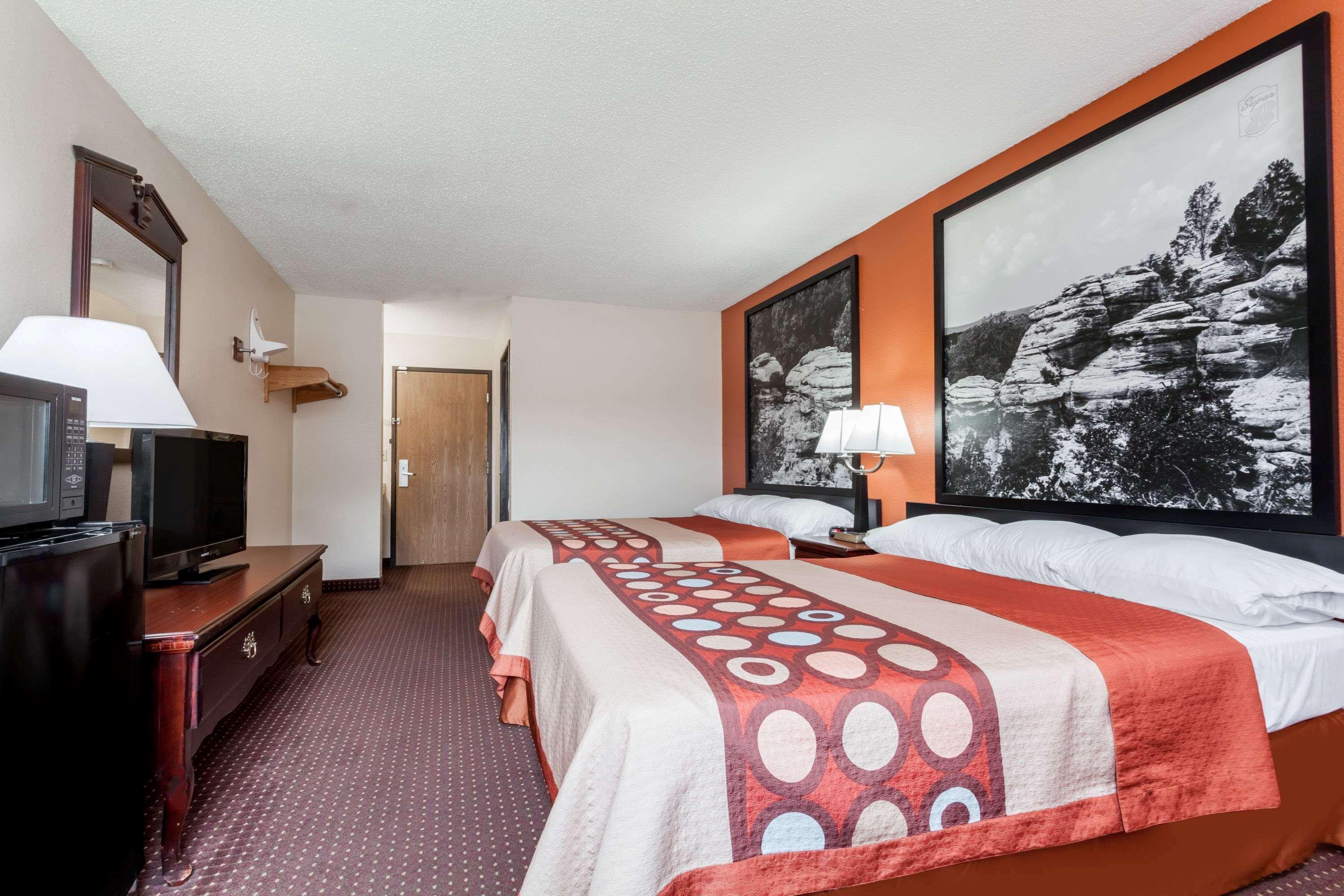 Super 8 By Wyndham Harrisburg Hotel Exterior photo